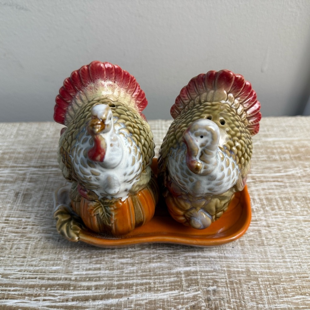 TII Vintage Salt & Pepper Turkey Shakers W/Ceramic Pumpkin Dish - Picture 10 of 16